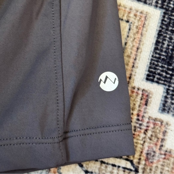 WILLIT Women’s 2.5 Inch Gray Yoga Shorts Size Medium - Picture 7 of 8